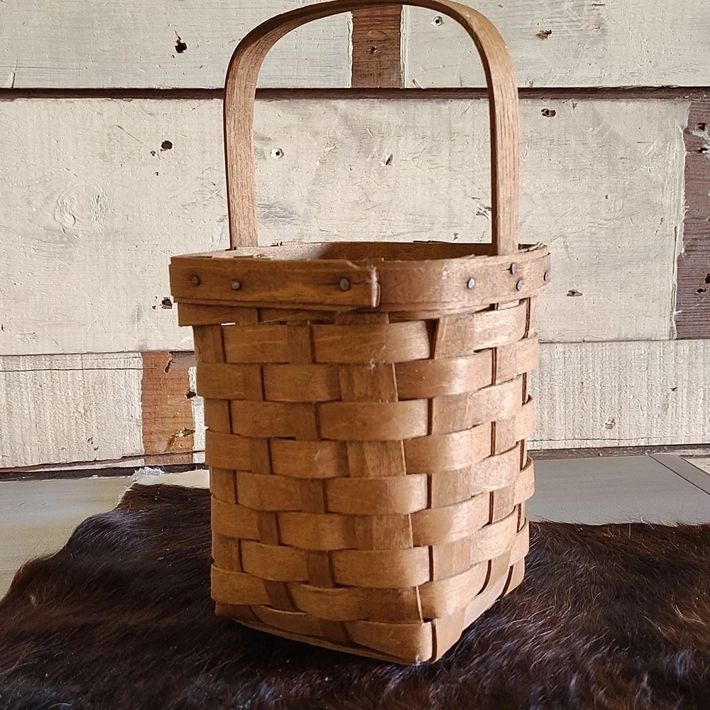Longaberger basket woven 1985 with handle vintage
